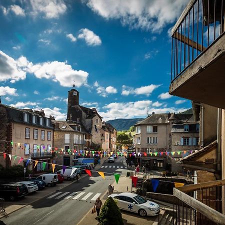 Logis Hotel Restaurant Du Commerce La Canourgue Exterior foto