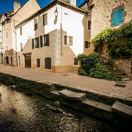 Logis Hotel Restaurant Du Commerce La Canourgue Exterior foto